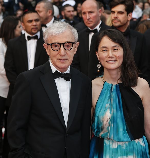 Soon-Yi Previn: &#x3A5;&#x3C0;&#x3BF;&#x3C3;&#x3C4;&#x3B7;&#x3C1;&#x3AF;&#x3B6;&#x3B5;&#x3B9; &#x3C4;&#x3BF;&#x3BD; &#x3C3;&#x3CD;&#x3B6;&#x3C5;&#x3B3;&#x3CC; &#x3C4;&#x3B7;&#x3C2; Woody Allen &#x3BA;&#x3B1;&#x3B9; &#x3BA;&#x3B1;&#x3C4;&#x3B7;&#x3B3;&#x3BF;&#x3C1;&#x3B5;&#x3AF; &#x3C4;&#x3B7; &#x3B8;&#x3B5;&#x3C4;&#x3AE; &#x3BC;&#x3B7;&#x3C4;&#x3AD;&#x3C1;&#x3B1; &#x3C4;&#x3B7;&#x3C2; &#x3B3;&#x3B9;&#x3B1; &#x3BA;&#x3B1;&#x3BA;&#x3BF;&#x3C0;&#x3BF;&#x3AF;&#x3B7;&#x3C3;&#x3B7;