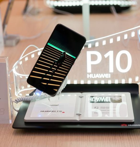 Huawei P10 &amp; P10 Plus: &#x3A4;&#x3B1; &#x3BD;&#x3AD;&#x3B1; smartphones &#x3AE;&#x3C1;&#x3B8;&#x3B1;&#x3BD; &#x3C3;&#x3C4;&#x3B7;&#x3BD; &#x395;&#x3BB;&#x3BB;&#x3AC;&#x3B4;&#x3B1; &#x3BC;&#x3B5; &#x3BC;&#x3B9;&#x3B1; &#x3B5;&#x3BD;&#x3C4;&#x3C5;&#x3C0;&#x3C9;&#x3C3;&#x3B9;&#x3B1;&#x3BA;&#x3AE; &#x3C0;&#x3B1;&#x3C1;&#x3BF;&#x3C5;&#x3C3;&#x3AF;&#x3B1;&#x3C3;&#x3B7;