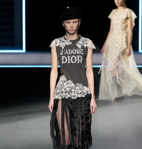 The icons are back |  6 &#x3B5;&#x3BC;&#x3B2;&#x3BB;&#x3B7;&#x3BC;&#x3B1;&#x3C4;&#x3B9;&#x3BA;&#x3AC; fashion items &#x3B1;&#x3C0;&#x3CC; &#x3C4;&#x3B1; 00&#x2019;s &#x3BA;&#x3AC;&#x3BD;&#x3BF;&#x3C5;&#x3BD; &#x3B7;&#x3C7;&#x3B7;&#x3C1;&#x3AE; &#x3B5;&#x3C0;&#x3B9;&#x3C3;&#x3C4;&#x3C1;&#x3BF;&#x3C6;&#x3AE;