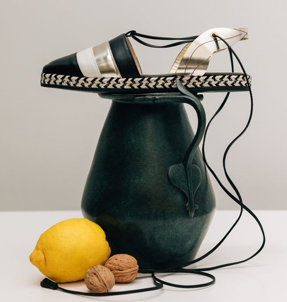 Cycladic Forms: &#x3A4;&#x3BF; &#x3C0;&#x3B9;&#x3BF; &#x3B5;&#x3BD;&#x3B4;&#x3B9;&#x3B1;&#x3C6;&#x3AD;&#x3C1;&#x3BF;&#x3BD; fashion project &#x3C0;&#x3B1;&#x3C1;&#x3BF;&#x3C5;&#x3C3;&#x3B9;&#x3AC;&#x3B6;&#x3B5;&#x3C4;&#x3B1;&#x3B9; &#x3C3;&#x3C4;&#x3BF; &#x39C;&#x3BF;&#x3C5;&#x3C3;&#x3B5;&#x3AF;&#x3BF; &#x39A;&#x3C5;&#x3BA;&#x3BB;&#x3B1;&#x3B4;&#x3B9;&#x3BA;&#x3AE;&#x3C2; &#x3A4;&#x3AD;&#x3C7;&#x3BD;&#x3B7;&#x3C2;