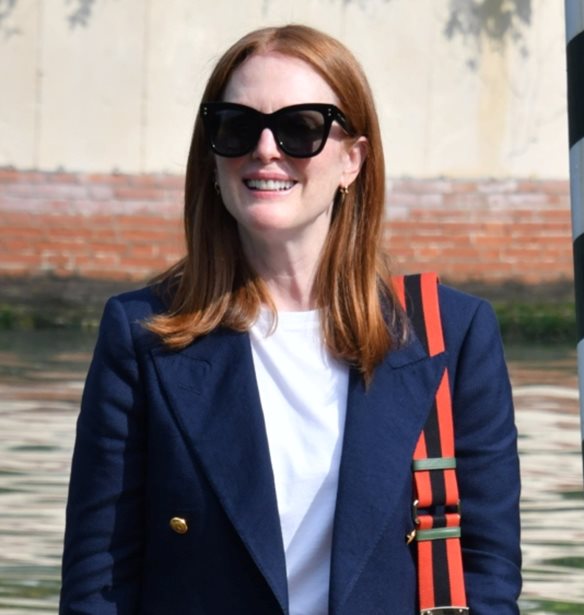 &#x3A6;&#x3B5;&#x3C3;&#x3C4;&#x3B9;&#x3B2;&#x3AC;&#x3BB; &#x392;&#x3B5;&#x3BD;&#x3B5;&#x3C4;&#x3AF;&#x3B1;&#x3C2; | &#x397; Julianne Moore &#x3BC;&#x3B5; &#x3C4;&#x3BF; look &#x3C0;&#x3BF;&#x3C5; &#x3B1;&#x3BE;&#x3AF;&#x3B6;&#x3B5;&#x3B9; &#x3BD;&#x3B1; &#x3B1;&#x3BD;&#x3C4;&#x3B9;&#x3B3;&#x3C1;&#x3AC;&#x3C8;&#x3B5;&#x3B9;&#x3C2; &#x3C4;&#x3BF; &#x3C6;&#x3B8;&#x3B9;&#x3BD;&#x3CC;&#x3C0;&#x3C9;&#x3C1;&#x3BF;