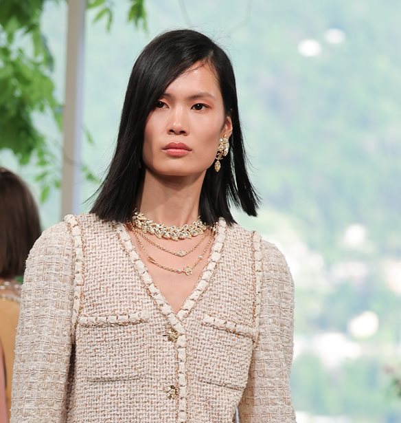 Chanel-ify your hair | &#x38C;&#x3C4;&#x3B1;&#x3BD; &#x3B7; &#x3BA;&#x3BF;&#x3BC;&#x3C8;&#x3CC;&#x3C4;&#x3B7;&#x3C4;&#x3B1; &#x3BA;&#x3B1;&#x3B9; &#x3B7; &#x3C0;&#x3BF;&#x3BB;&#x3C5;&#x3C4;&#x3AD;&#x3BB;&#x3B5;&#x3B9;&#x3B1; &#x3C3;&#x3B5; &#x3AD;&#x3BD;&#x3B1; look &#x3BE;&#x3B5;&#x3BA;&#x3B9;&#x3BD;&#x3BF;&#x3CD;&#x3BD; &#x3B1;&#x3C0;&#x3CC; &#x3C4;&#x3B1; &#x3BC;&#x3B1;&#x3BB;&#x3BB;&#x3B9;&#x3AC;