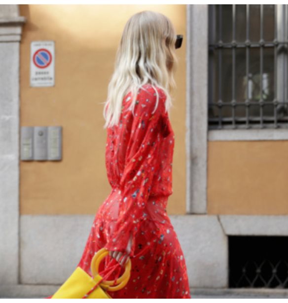 Το κόκκινο παραμένει ένα από τα αγαπημένα μας χρώματα αυτό το καλοκαίρι – δες πώς θα το φορέσεις!