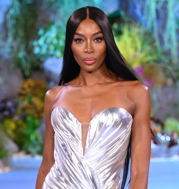 Naomi Campbell | &#x398;&#x3C5;&#x3BC;&#x3AC;&#x3C4;&#x3B1;&#x3B9; &#x3C4;&#x3B7; &#x3C3;&#x3C4;&#x3B9;&#x3B3;&#x3BC;&#x3AE; &#x3C0;&#x3BF;&#x3C5; &#x3BC;&#x3B5;&#x3C4;&#x3AD;&#x3C6;&#x3B5;&#x3C1;&#x3B5; &#x3C4;&#x3B7;&#x3BD; &#x39F;&#x3BB;&#x3C5;&#x3BC;&#x3C0;&#x3B9;&#x3B1;&#x3BA;&#x3AE; &#x3A6;&#x3BB;&#x3CC;&#x3B3;&#x3B1; &#x3C3;&#x3C4;&#x3BF;&#x3C5;&#x3C2; &#x39F;&#x3BB;&#x3C5;&#x3BC;&#x3C0;&#x3B9;&#x3B1;&#x3BA;&#x3BF;&#x3CD;&#x3C2; &#x391;&#x3B3;&#x3CE;&#x3BD;&#x3B5;&#x3C2; &#x3C4;&#x3B7;&#x3C2; &#x391;&#x3B8;&#x3AE;&#x3BD;&#x3B1;&#x3C2; (&#x3C6;&#x3C9;&#x3C4;&#x3BF;)