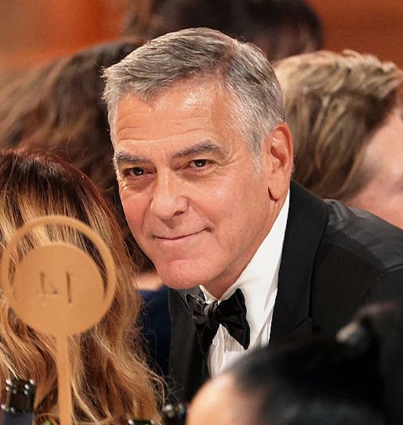 Απίστευτος ο George Clooney χρησιμοποίησε τις Χρυσές Σφαίρες για να γιορτάσει τη γαλλική του υπηκοότητα