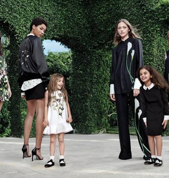 H Victoria Beckham &#x3C7;&#x3C1;&#x3B7;&#x3C3;&#x3B9;&#x3BC;&#x3BF;&#x3C0;&#x3BF;&#x3B9;&#x3B5;&#x3AF; &#x3C4;&#x3C1;&#x3B1;&#x3B3;&#x3BF;&#x3CD;&#x3B4;&#x3B9; &#x3C4;&#x3C9;&#x3BD; Spice Girls &#x3B3;&#x3B9;&#x3B1; &#x3C4;&#x3B7; &#x3BD;&#x3AD;&#x3B1; &#x3BA;&#x3BF;&#x3BB;&#x3B5;&#x3BE;&#x3B9;&#x3CC;&#x3BD; &#x3C4;&#x3B7;&#x3C2;