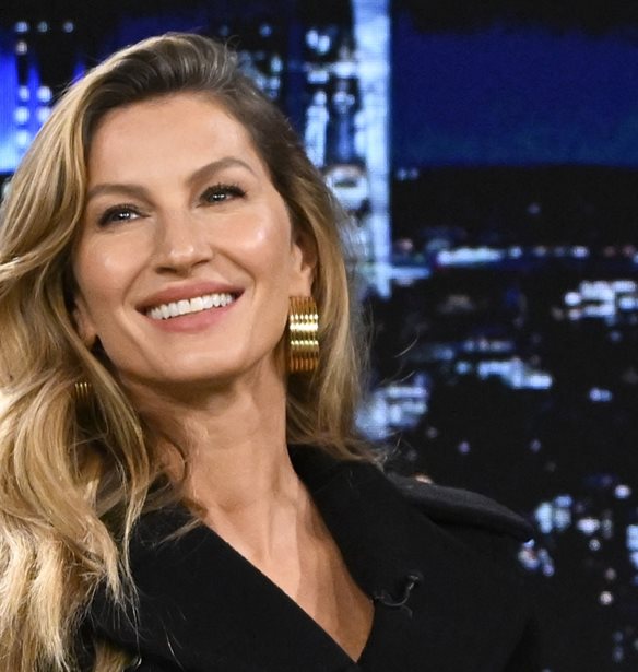 Gisele Bundchen | &#x38C;&#x3C4;&#x3B1;&#x3BD; &#x3C0;&#x3B5;&#x3C1;&#x3C0;&#x3AC;&#x3C4;&#x3B7;&#x3C3;&#x3B5; &#x3C3;&#x3C4;&#x3B7;&#x3BD; &#x3C0;&#x3B1;&#x3C3;&#x3B1;&#x3C1;&#x3AD;&#x3BB;&#x3B1; &#x3BC;&#x3B5; &#x3C3;&#x3C0;&#x3B1;&#x3C3;&#x3BC;&#x3AD;&#x3BD;&#x3B1; &#x3B3;&#x3C5;&#x3B1;&#x3BB;&#x3B9;&#x3AC; &#x3BC;&#x3AD;&#x3C3;&#x3B1; &#x3C3;&#x3C4;&#x3B1; &#x3C0;&#x3B1;&#x3C0;&#x3BF;&#x3CD;&#x3C4;&#x3C3;&#x3B9;&#x3B1; &#x3C4;&#x3B7;&#x3C2;