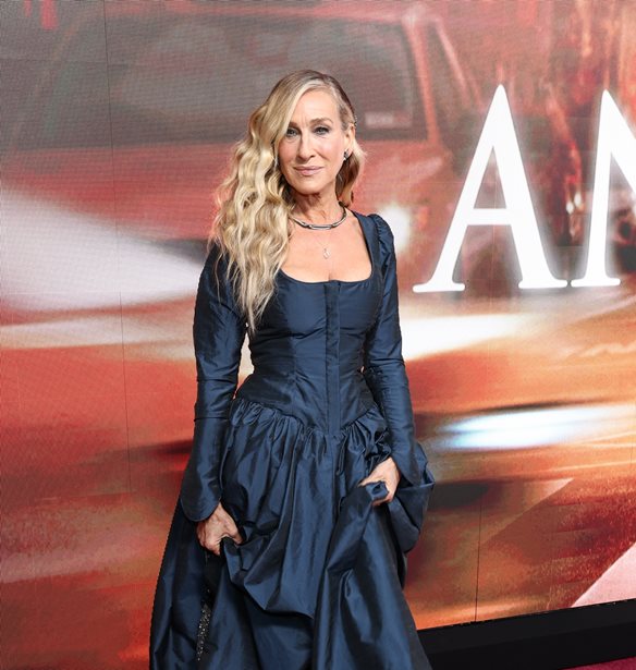 Sarah Jessica Parker | Το αγαπημένο της lip product θα σου χαρίσει ασύγκριτο όγκο και λάμψη στα χείλη