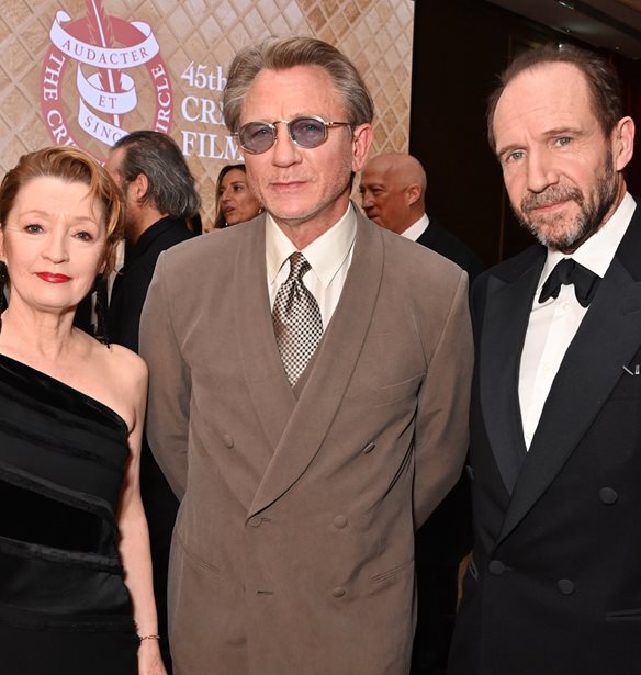 &#x3A0;&#x3BF;&#x3B9;&#x3BF;&#x3C2; James Bond; &#x39C;&#x3B5; &#x3B1;&#x3C5;&#x3C4;&#x3AE; &#x3C4;&#x3B7;&#x3BD; &#x3B5;&#x3BC;&#x3C6;&#x3AC;&#x3BD;&#x3B9;&#x3C3;&#x3B7; &#x3BF; Daniel Craig &quot;&#x3AD;&#x3C3;&#x3B2;&#x3B7;&#x3C3;&#x3B5;&quot; &#x3C4;&#x3BF;&#x3BD; 007