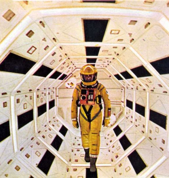 Space trend, &#x3B7; sci-fi &#x3BC;&#x3B1;&#x3C4;&#x3B9;&#x3AC; &#x3C4;&#x3B7;&#x3C2; &#x3BC;&#x3CC;&#x3B4;&#x3B1;&#x3C2;