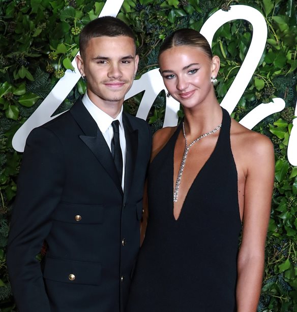Romeo Beckham | H &#x3B5;&#x3C0;&#x3B1;&#x3BD;&#x3B1;&#x3C3;&#x3CD;&#x3BD;&#x3B4;&#x3B5;&#x3C3;&#x3B7; &#x3BC;&#x3B5; &#x3C4;&#x3B7;&#x3BD; Mia Regan &#x3BC;&#x3B5;&#x3C4;&#x3AC; &#x3C4;&#x3B7; &#x3C3;&#x3C5;&#x3BD;&#x3B5;&#x3C1;&#x3B3;&#x3B1;&#x3C3;&#x3AF;&#x3B1; &#x3C4;&#x3B7;&#x3C2; &#x3BC;&#x3B5; &#x3C4;&#x3B7; Victoria Beckham