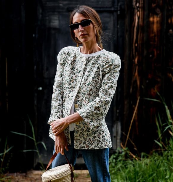 Αυτά είναι τώρα τα πιο stylish sneakers που φοράνε όλες