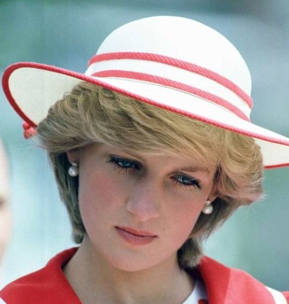 &#x3A0;&#x3C1;&#x3B9;&#x3B3;&#x3BA;&#x3AF;&#x3C0;&#x3B9;&#x3C3;&#x3C3;&#x3B1; Diana: &#x393;&#x3B9;&#x3B1;&#x3C4;&#x3AF; &#x3B4;&#x3B5;&#x3BD; &#x3AE;&#x3B8;&#x3B5;&#x3BB;&#x3B5; &#x3BD;&#x3B1; &#x3C6;&#x3BF;&#x3C1;&#x3AD;&#x3C3;&#x3B5;&#x3B9; Chanel &#x3BC;&#x3B5;&#x3C4;&#x3AC; &#x3C4;&#x3BF; &#x3B4;&#x3B9;&#x3B1;&#x3B6;&#x3CD;&#x3B3;&#x3B9;&#x3CC; &#x3C4;&#x3B7;&#x3C2;;