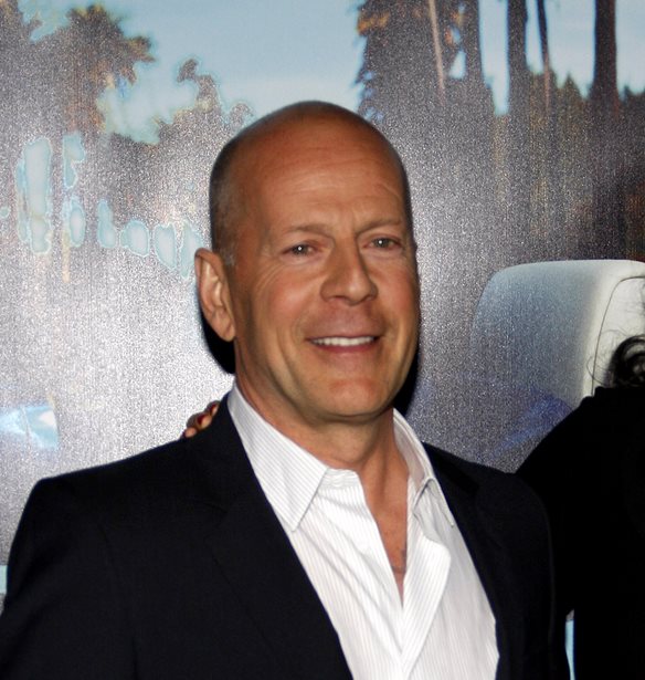 &#x39F; Bruce Willis &#x3B1;&#x3B3;&#x3BA;&#x3B1;&#x3BB;&#x3B9;&#x3AC; &#x3BC;&#x3B5; &#x3C4;&#x3B9;&#x3C2; &#x3BA;&#x3CC;&#x3C1;&#x3B5;&#x3C2; &#x3C4;&#x3BF;&#x3C5; | &#x397; &#x3BD;&#x3AD;&#x3B1; &#x3C6;&#x3C9;&#x3C4;&#x3BF;&#x3B3;&#x3C1;&#x3B1;&#x3C6;&#x3AF;&#x3B1; &#x3C4;&#x3BF;&#x3C5; &#x3B7;&#x3B8;&#x3BF;&#x3C0;&#x3BF;&#x3B9;&#x3BF;&#x3CD; &#x3B5;&#x3BD; &#x3BC;&#x3AD;&#x3C3;&#x3C9; &#x3C4;&#x3B7;&#x3C2; &#x3BC;&#x3AC;&#x3C7;&#x3B7;&#x3C2; &#x3C0;&#x3BF;&#x3C5; &#x3B4;&#x3AF;&#x3BD;&#x3B5;&#x3B9;