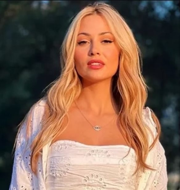 &#x397; &#x395;&#x3BB;&#x3AD;&#x3BD;&#x3B7; &#x392;&#x3BF;&#x3C5;&#x3BB;&#x3B3;&#x3B1;&#x3C1;&#x3AC;&#x3BA;&#x3B7; &#x3B5;&#x3BD;&#x3C3;&#x3C9;&#x3BC;&#x3AC;&#x3C4;&#x3C9;&#x3C3;&#x3B5; &#x3C4;&#x3BF; &#x3BC;&#x3C0;&#x3B9;&#x3BA;&#x3AF;&#x3BD;&#x3B9; top &#x3B1;&#x3C0;&#x3CC; &#x3C4;&#x3B7;&#x3BD; Tezenis &#x3C3;&#x3C4;&#x3BF; &#x3BA;&#x3B1;&#x3B8;&#x3B7;&#x3BC;&#x3B5;&#x3C1;&#x3B9;&#x3BD;&#x3CC; &#x3C4;&#x3B7;&#x3C2; look