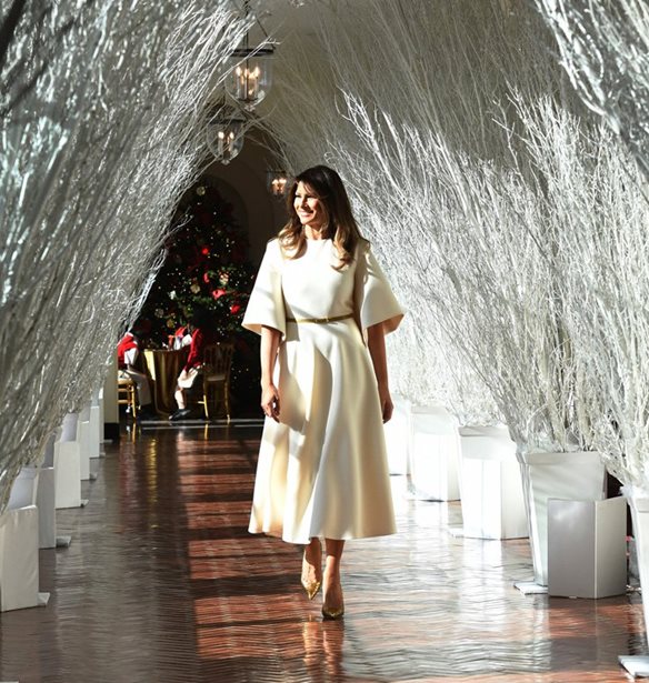 Melania Trump | &#x397; &#x3C3;&#x3C5;&#x3B3;&#x3BA;&#x3BB;&#x3BF;&#x3BD;&#x3B9;&#x3C3;&#x3C4;&#x3B9;&#x3BA;&#x3AE; &#x3C4;&#x3B7;&#x3C2; &#x3B5;&#x3BC;&#x3C6;&#x3AC;&#x3BD;&#x3B9;&#x3C3;&#x3B7; &#x3C3;&#x3C4;&#x3BF;&#x3BD; &#x3C3;&#x3C4;&#x3BF;&#x3BB;&#x3B9;&#x3C3;&#x3BC;&#x3AD;&#x3BD;&#x3BF; &#x39B;&#x3B5;&#x3C5;&#x3BA;&#x3CC; &#x39F;&#x3AF;&#x3BA;&#x3BF;