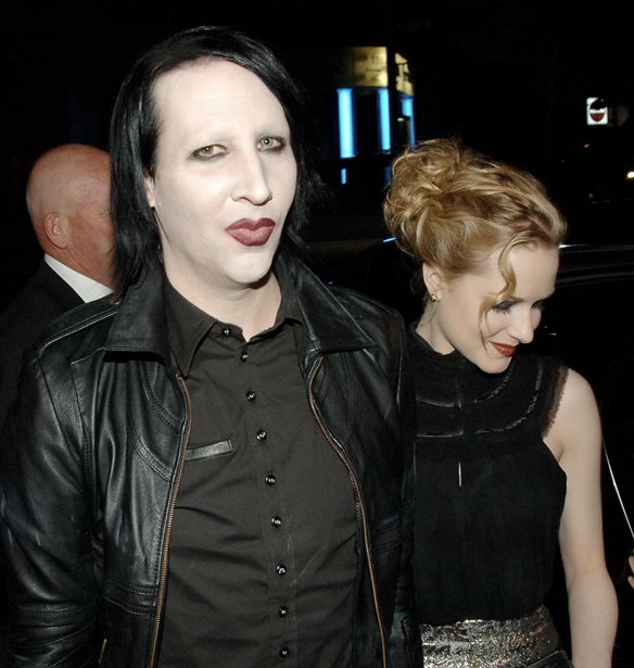 &#x39D;&#x3AD;&#x3B5;&#x3C2; &#x3B1;&#x3C0;&#x3BF;&#x3BA;&#x3B1;&#x3BB;&#x3CD;&#x3C8;&#x3B5;&#x3B9;&#x3C2; &#x3B3;&#x3B9;&#x3B1; &#x3C4;&#x3BF;&#x3BD; Marilyn Manson | &#x397; Evan Rachel Wood &#x3B9;&#x3C3;&#x3C7;&#x3C5;&#x3C1;&#x3AF;&#x3B6;&#x3B5;&#x3C4;&#x3B1;&#x3B9; &#x3CC;&#x3C4;&#x3B9; &#x3B1;&#x3C0;&#x3B5;&#x3AF;&#x3BB;&#x3B7;&#x3C3;&#x3B5; &#x3BD;&#x3B1; &#x3BA;&#x3B1;&#x3BA;&#x3BF;&#x3C0;&#x3BF;&#x3B9;&#x3AE;&#x3C3;&#x3B5;&#x3B9; &#x3C4;&#x3BF;&#x3BD; 8&#x3C7;&#x3C1;&#x3BF;&#x3BD;&#x3BF; &#x3B3;&#x3B9;&#x3BF; &#x3C4;&#x3B7;&#x3C2;