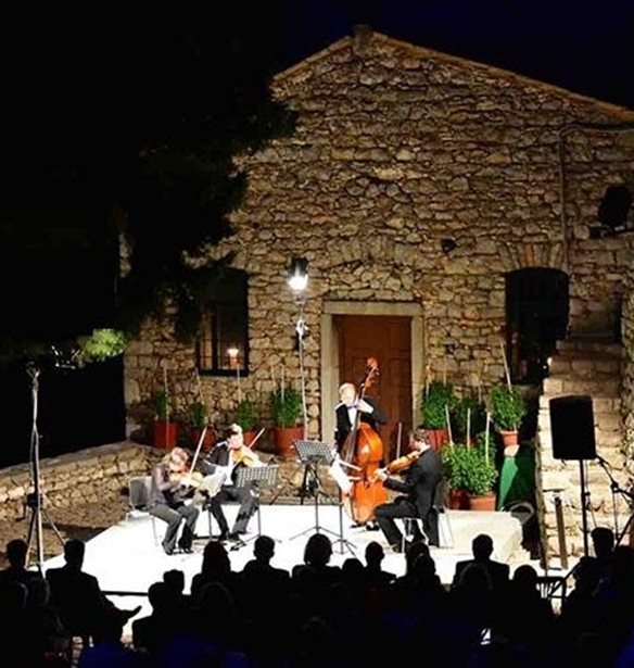 &#x3A4;&#x3BF; &#x3A6;&#x3B5;&#x3C3;&#x3C4;&#x3B9;&#x3B2;&#x3AC;&#x3BB; &#x39D;&#x3B1;&#x3C5;&#x3C0;&#x3BB;&#x3AF;&#x3BF;&#x3C5; &#x3B5;&#x3C0;&#x3B9;&#x3C3;&#x3C4;&#x3C1;&#x3AD;&#x3C6;&#x3B5;&#x3B9; &#x3B3;&#x3B9;&#x3B1; 34&#x3B7; &#x3C7;&#x3C1;&#x3BF;&#x3BD;&#x3B9;&#x3AC;