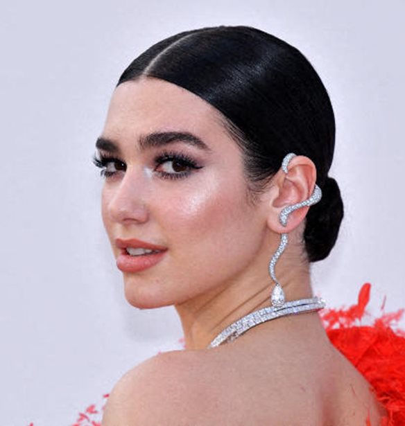 H Dua Lipa &#x3C3;&#x3C4;&#x3B7;&#x3BD; &#x3C0;&#x3B9;&#x3BF; &#x3B4;&#x3C1;&#x3B1;&#x3C3;&#x3C4;&#x3B9;&#x3BA;&#x3AE; &#x3B1;&#x3BB;&#x3BB;&#x3B1;&#x3B3;&#x3AE; &#x3BC;&#x3B1;&#x3BB;&#x3BB;&#x3B9;&#x3CE;&#x3BD; &#x3C0;&#x3BF;&#x3C5; &#x3AD;&#x3BA;&#x3B1;&#x3BD;&#x3B5; &#x3C0;&#x3BF;&#x3C4;&#x3AD; | &#x388;&#x3B3;&#x3B9;&#x3BD;&#x3B5; &#x3BA;&#x3BF;&#x3BA;&#x3BA;&#x3B9;&#x3BD;&#x3BF;&#x3BC;&#x3AC;&#x3BB;&#x3BB;&#x3B1;