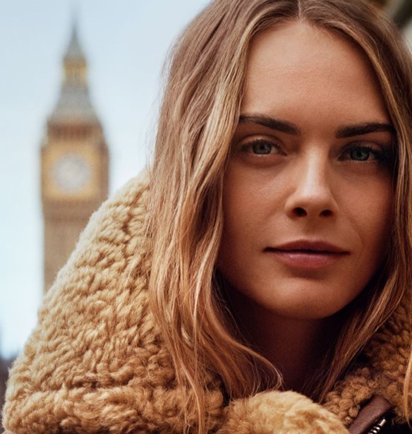 &#x397; Olivia Colman &#x3BA;&#x3B1;&#x3B9; &#x3B7; Cara Delevingne &#x3C0;&#x3C1;&#x3C9;&#x3C4;&#x3B1;&#x3B3;&#x3C9;&#x3BD;&#x3B9;&#x3C3;&#x3C4;&#x3BF;&#x3CD;&#x3BD; &#x3C3;&#x3C4;&#x3B7; &#x3BD;&#x3AD;&#x3B1; &#x3BA;&#x3B1;&#x3BC;&#x3C0;&#x3AC;&#x3BD;&#x3B9;&#x3B1; &#x3C4;&#x3BF;&#x3C5; &#x3BF;&#x3AF;&#x3BA;&#x3BF;&#x3C5; Burberry