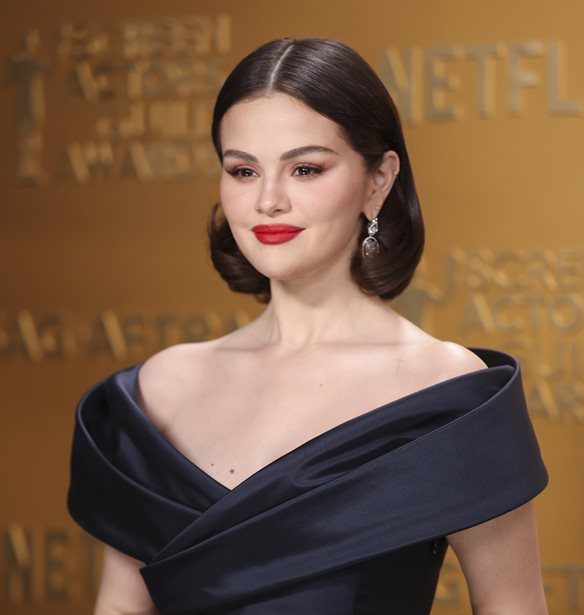 To &quot;Perfect Red&quot; Carpet &#x3BC;&#x3B1;&#x3BD;&#x3B9;&#x3BA;&#x3B9;&#x3BF;&#x3CD;&#x3C1; &#x3C4;&#x3B7;&#x3C2; Selena Gomez &#x3B5;&#x3AF;&#x3BD;&#x3B1;&#x3B9; &#x3B7; &#x3B8;&#x3B7;&#x3BB;&#x3C5;&#x3BA;&#x3AE; (&#x3BA;&#x3B1;&#x3B9; &#x3B4;&#x3B9;&#x3B1;&#x3C6;&#x3BF;&#x3C1;&#x3B5;&#x3C4;&#x3B9;&#x3BA;&#x3AE;) &#x3B5;&#x3C0;&#x3B9;&#x3BB;&#x3BF;&#x3B3;&#x3AE; &#x3B3;&#x3B9;&#x3B1; &#x3C4;&#x3B7;&#x3BD; &#x3AC;&#x3BD;&#x3BF;&#x3B9;&#x3BE;&#x3B7;