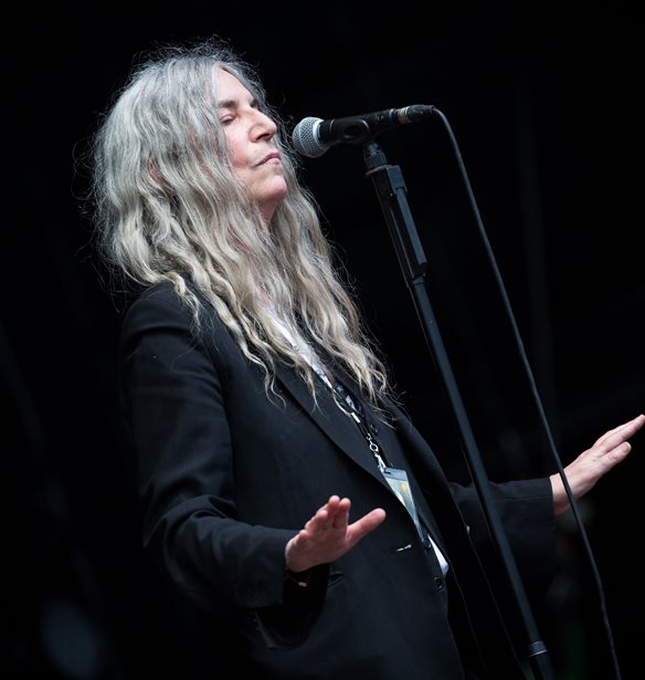 Patti Smith | &#x397; &#x3B1;&#x3C0;&#x3AC;&#x3BD;&#x3C4;&#x3B7;&#x3C3;&#x3B7; &#x3C4;&#x3B7;&#x3C2; &#x3C3;&#x3C4;&#x3B7;&#x3BD; Taylor Swift
