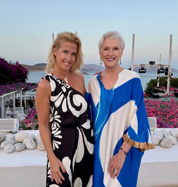 &#x397; Maye Musk &#x3BC;&#x3B5; kaftans &#x3B1;&#x3C0;&#x3CC; &#x3C4;&#x3B7; &#x3C3;&#x3C5;&#x3BB;&#x3BB;&#x3BF;&#x3B3;&#x3AE; Themis Z
