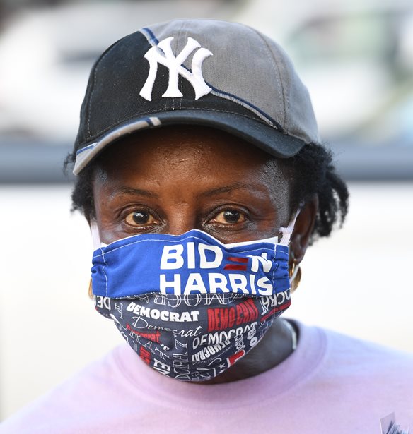 &#x39C;&#x3B1;&#x3CD;&#x3C1;&#x3BF;&#x3B9; &#x3BA;&#x3B1;&#x3BB;&#x3BB;&#x3B9;&#x3C4;&#x3AD;&#x3C7;&#x3BD;&#x3B5;&#x3C2; &#x3B4;&#x3B7;&#x3BC;&#x3B9;&#x3BF;&#x3C5;&#x3C1;&#x3B3;&#x3BF;&#x3CD;&#x3BD; murals &#x3B3;&#x3B9;&#x3B1; &#x3C4;&#x3BF;&#x3C5;&#x3C2; Joe Biden &#x3BA;&#x3B1;&#x3B9; Kamala Harris