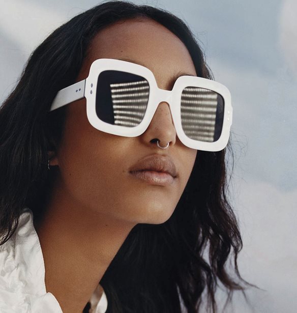 Sun kissed | &#x3A4;&#x3B1; cool girls &#x3B1;&#x3BD;&#x3C4;&#x3B9;&#x3BA;&#x3C1;&#x3AF;&#x3B6;&#x3BF;&#x3C5;&#x3BD; &#x3C4;&#x3BF;&#x3BD; &#x3AE;&#x3BB;&#x3B9;&#x3BF; &#x3C6;&#x3BF;&#x3C1;&#x3CE;&#x3BD;&#x3C4;&#x3B1;&#x3C2; &#x3B3;&#x3C5;&#x3B1;&#x3BB;&#x3B9;&#x3AC; Isabel Marant