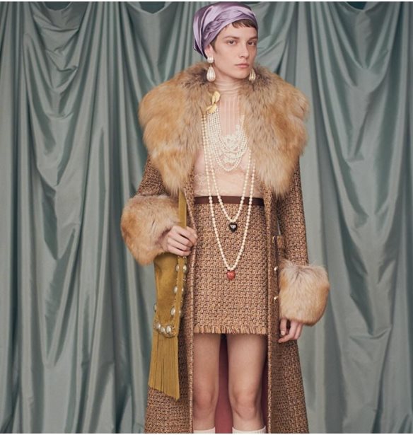 To &#x3BD;&#x3C4;&#x3B5;&#x3BC;&#x3C0;&#x3BF;&#x3CD;&#x3C4;&#x3BF; - &#x3AD;&#x3BA;&#x3C0;&#x3BB;&#x3B7;&#x3BE;&#x3B7; &#x3C4;&#x3BF;&#x3C5; Alessandro Michele &#x3C3;&#x3C4;&#x3BF;&#x3BD; Valentino