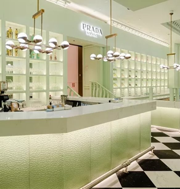 &#x39C;&#x3AD;&#x3C3;&#x3B1; &#x3C3;&#x3C4;&#x3BF; Prada Caff&#xE8; &#x3C4;&#x3BF;&#x3C5; Harrods (&#x3C6;&#x3C9;&#x3C4;&#x3BF;)