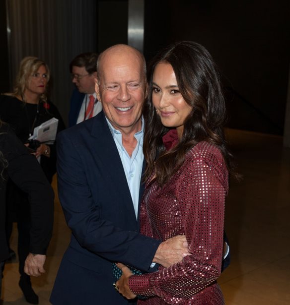 Bruce Willis | &#x393;&#x3B9;&#x3B1; &#x3C0;&#x3B9;&#x3BF;&#x3BD; &#x3C0;&#x3B1;&#x3C1;&#x3AC;&#x3BE;&#x3B5;&#x3BD;&#x3BF; &#x3BB;&#x3CC;&#x3B3;&#x3BF; &#x3B7; &#x3C3;&#x3CD;&#x3B6;&#x3C5;&#x3B3;&#x3CC;&#x3C2; &#x3C4;&#x3BF;&#x3C5; &#x3B4;&#x3B5;&#x3BD; &#x3C6;&#x3BF;&#x3C1;&#x3AC;&#x3B5;&#x3B9; &#x3C0;&#x3BB;&#x3AD;&#x3BF;&#x3BD; &#x3BC;&#x3B1;&#x3CD;&#x3C1;&#x3B1; &#x3BC;&#x3C0;&#x3C1;&#x3BF;&#x3C3;&#x3C4;&#x3AC; &#x3C4;&#x3BF;&#x3C5;