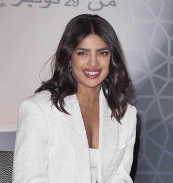 Priyanka Chopra | &#x3A4;&#x3BF; monochromatic brown &#x3BC;&#x3B1;&#x3BA;&#x3B9;&#x3B3;&#x3B9;&#x3AC;&#x3B6; &#x3C4;&#x3B7;&#x3C2; &#x3B3;&#x3B9;&#x3B1; &#x3C4;&#x3B1; Billboard Music Awards 2021 &#x3AE;&#x3C4;&#x3B1;&#x3BD; &#x3BC;&#x3B1;&#x3B3;&#x3B5;&#x3C5;&#x3C4;&#x3B9;&#x3BA;&#x3CC;