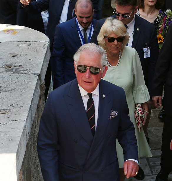 &#x3A0;&#x3C1;&#x3AF;&#x3B3;&#x3BA;&#x3B9;&#x3C0;&#x3B1;&#x3C2; &#x39A;&#x3AC;&#x3C1;&#x3BF;&#x3BB;&#x3BF;&#x3C2;- Camilla Parker Bowles: &#x397; &#x3C7;&#x3B1;&#x3BB;&#x3B1;&#x3C1;&#x3AE; &#x3B2;&#x3CC;&#x3BB;&#x3C4;&#x3B1; &#x3C4;&#x3BF;&#x3C5;&#x3C2; &#x3C3;&#x3C4;&#x3B7;&#x3BD; &#x395;&#x3C1;&#x3BC;&#x3BF;&#x3CD;