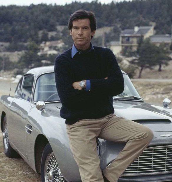 O Pierce Brosnan &#x3B8;&#x3AD;&#x3BB;&#x3B5;&#x3B9; &#x3BD;&#x3B1; &#x3B4;&#x3B5;&#x3B9; &#x3B3;&#x3C5;&#x3BD;&#x3B1;&#x3AF;&#x3BA;&#x3B1; James Bond