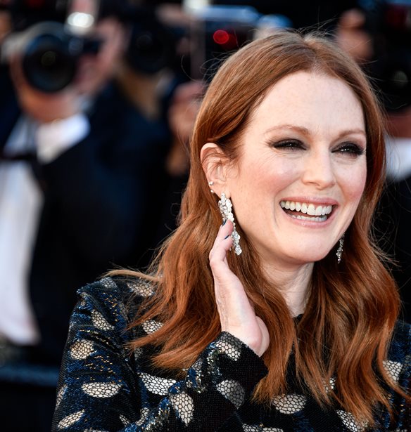 Julianne Moore | &#x3A4;&#x3BF; &#x3C6;&#x3BB;&#x3BF;&#x3B3;&#x3B5;&#x3C1;&#x3CC; &#x3BA;&#x3CC;&#x3BA;&#x3BA;&#x3B9;&#x3BD;&#x3BF; &#x3BA;&#x3C1;&#x3B1;&#x3B3;&#x3B9;&#x3CC;&#x3BD; &#x3C4;&#x3B7;&#x3C2; &#x3B5;&#x3AF;&#x3BD;&#x3B1;&#x3B9; &#x3C4;&#x3BF; statement beauty look &#x3C0;&#x3BF;&#x3C5; &#x3B1;&#x3BE;&#x3AF;&#x3B6;&#x3B5;&#x3B9; &#x3BD;&#x3B1; &#x3B4;&#x3BF;&#x3BA;&#x3B9;&#x3BC;&#x3AC;&#x3C3;&#x3B5;&#x3B9;&#x3C2; &#x3B1;&#x3C5;&#x3C4;&#x3CC; &#x3C4;&#x3BF; &#x3C6;&#x3B8;&#x3B9;&#x3BD;&#x3CC;&#x3C0;&#x3C9;&#x3C1;&#x3BF;