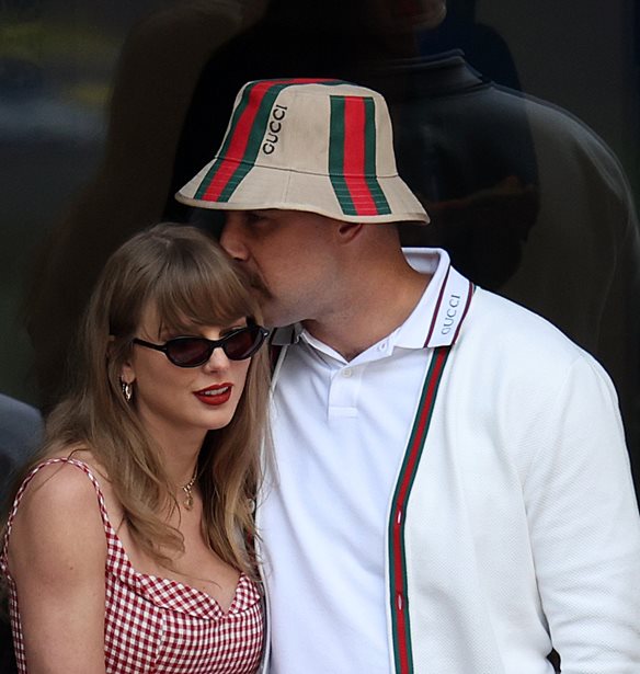 Taylor Swift &amp; Travis Kelce | &#x391;&#x3C0;&#x3BF;&#x3BA;&#x3B1;&#x3BB;&#x3CD;&#x3C6;&#x3C4;&#x3B7;&#x3BA;&#x3B5; &#x3B7; &#x3B7;&#x3BC;&#x3B5;&#x3C1;&#x3BF;&#x3BC;&#x3B7;&#x3BD;&#x3AF;&#x3B1; &#x3C4;&#x3BF;&#x3C5; &#x3B3;&#x3AC;&#x3BC;&#x3BF;&#x3C5; &#x3C4;&#x3BF;&#x3C5;&#x3C2; &#x3BA;&#x3B1;&#x3B9; &#x3AD;&#x3C7;&#x3B5;&#x3B9; &#x3C3;&#x3C5;&#x3BC;&#x3B2;&#x3BF;&#x3BB;&#x3B9;&#x3BA;&#x3AE; &#x3C3;&#x3B7;&#x3BC;&#x3B1;&#x3C3;&#x3AF;&#x3B1;
