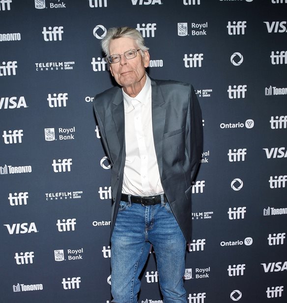 &#x391;&#x3C5;&#x3C4;&#x3AE; &#x3B5;&#x3BD;&#x3B1;&#x3B9; &#x3B7; &#x3C4;&#x3B1;&#x3B9;&#x3BD;&#x3AF;&#x3B1; &#x3C4;&#x3C1;&#x3CC;&#x3BC;&#x3BF;&#x3C5; &#x3C0;&#x3BF;&#x3C5; &#x3BB;&#x3B1;&#x3C4;&#x3C1;&#x3B5;&#x3CD;&#x3B5;&#x3B9; &#x3BF; Stephen King &#x3B1;&#x3BB;&#x3BB;&#x3AC; &#x3BC;&#x3B9;&#x3C3;&#x3BF;&#x3CD;&#x3BD; &#x3BF;&#x3B9; &#x3BA;&#x3C1;&#x3B9;&#x3C4;&#x3B9;&#x3BA;&#x3BF;&#x3AF;