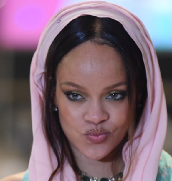 Rihanna | &#x397; &#x3C0;&#x3BB;&#x3B1;&#x3C3;&#x3C4;&#x3B9;&#x3BA;&#x3AE; &#x3C0;&#x3BF;&#x3C5; &#x3B8;&#x3B1; &#x3AD;&#x3BA;&#x3B1;&#x3BD;&#x3B5;, &#x3BF; &#x3AD;&#x3C1;&#x3C9;&#x3C4;&#x3B1;&#x3C2; &#x3BC;&#x3B5; &#x3C4;&#x3BF;&#x3BD; Asap Rocky &#x3BA;&#x3B1;&#x3B9; &#x3B7; &#x3B5;&#x3C0;&#x3B9;&#x3B8;&#x3C5;&#x3BC;&#x3AF;&#x3B1; &#x3B3;&#x3B9;&#x3B1; &#x3C4;&#x3C1;&#x3AF;&#x3C4;&#x3BF; &#x3C0;&#x3B1;&#x3B9;&#x3B4;&#x3AF;