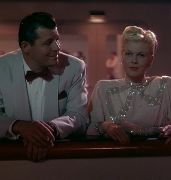 &#x397; &#x3B5;&#x3BC;&#x3B2;&#x3BB;&#x3B7;&#x3BC;&#x3B1;&#x3C4;&#x3B9;&#x3BA;&#x3AE; &#x3B7;&#x3B8;&#x3BF;&#x3C0;&#x3BF;&#x3B9;&#x3CC;&#x3C2; Doris Day &#x3AD;&#x3C6;&#x3C5;&#x3B3;&#x3B5; &#x3B1;&#x3C0;&#x3CC; &#x3C4;&#x3B7; &#x3B6;&#x3C9;&#x3AE;