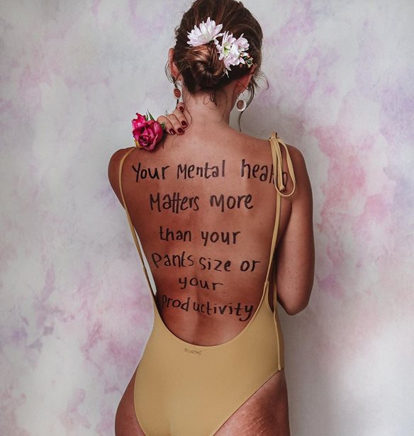 Ένας λογαριασμός στο Instagram μάς παρακινεί να αγαπήσουμε το σώμα μας