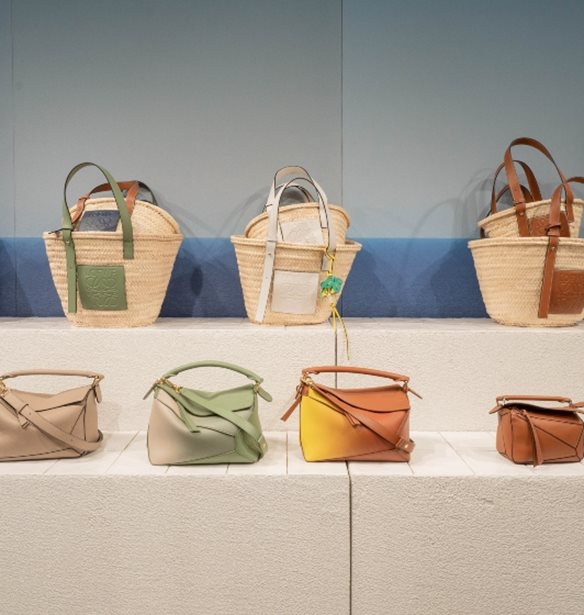 &#x3A4;&#x3BF; &#x3BD;&#x3AD;&#x3BF; Loewe store &#x3AC;&#x3BD;&#x3BF;&#x3B9;&#x3BE;&#x3B5; &#x3C3;&#x3C4;&#x3B7; &#x39C;&#x3CD;&#x3BA;&#x3BF;&#x3BD;&#x3BF;