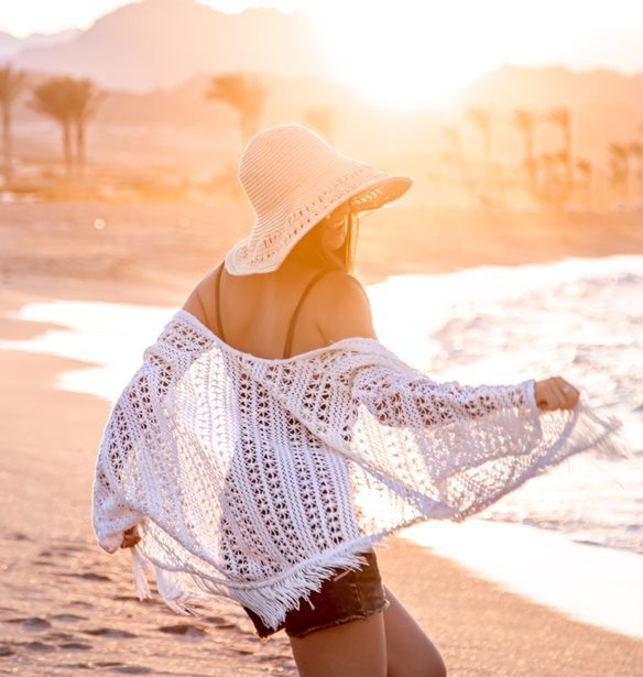 Τα ωραιότερα καπέλα για μία κομψή εμφάνιση στην παραλία