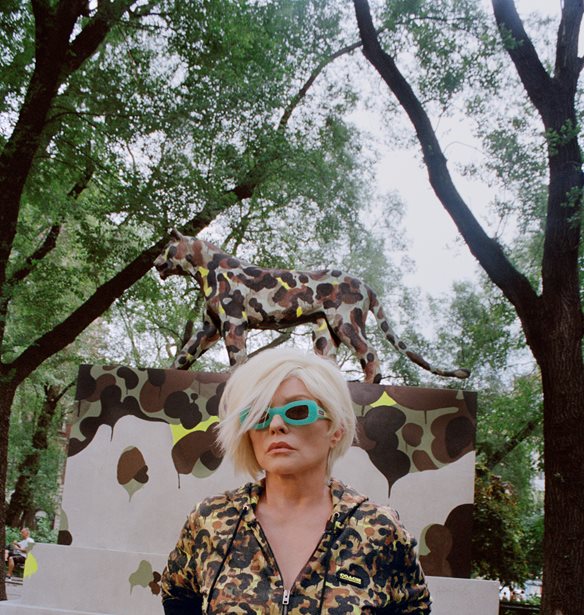 &#x397; &#x3B8;&#x3C1;&#x3C5;&#x3BB;&#x3B9;&#x3BA;&#x3AE; Debbie Harry &#x3C0;&#x3C1;&#x3C9;&#x3C4;&#x3B1;&#x3B3;&#x3C9;&#x3BD;&#x3B9;&#x3C3;&#x3C4;&#x3B5;&#x3AF; &#x3C3;&#x3C4;&#x3B7; &#x3BD;&#x3AD;&#x3B1; &#x3BA;&#x3B1;&#x3BC;&#x3C0;&#x3AC;&#x3BD;&#x3B9;&#x3B1; &#x3C4;&#x3B7;&#x3C2; Coach