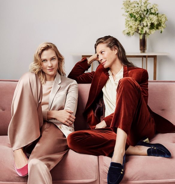 Karlie Kloss &#x3BA;&#x3B1;&#x3B9; Christy Turlington &#x3B4;&#x3B5;&#x3AF;&#x3C7;&#x3BD;&#x3BF;&#x3C5;&#x3BD; &#x3C5;&#x3C0;&#x3AD;&#x3C1;&#x3BF;&#x3C7;&#x3B5;&#x3C2; &#x3C3;&#x3C4;&#x3B7;&#x3BD; &#x3C0;&#x3B9;&#x3BF; classy &#x3BA;&#x3B1;&#x3BC;&#x3C0;&#x3AC;&#x3BD;&#x3B9;&#x3B1; &#x3C4;&#x3B7;&#x3C2; &#x3C3;&#x3B5;&#x3B6;&#x3CC;&#x3BD;