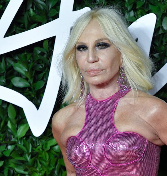 Donatella Versace: &quot;&#x39C;&#x3B9;&#x3B1; &#x3B1;&#x3BD;&#x3AC;&#x3C1;&#x3C4;&#x3B7;&#x3C3;&#x3B7;  &#x3C3;&#x3C4;&#x3BF; Instagram &#x3B4;&#x3B5;&#x3BD; &#x3B5;&#x3AF;&#x3BD;&#x3B1;&#x3B9; &#x3C0;&#x3BB;&#x3AD;&#x3BF;&#x3BD; &#x3B1;&#x3C1;&#x3BA;&#x3B5;&#x3C4;&#x3AE;, &#x3C7;&#x3C1;&#x3B5;&#x3B9;&#x3AC;&#x3B6;&#x3BF;&#x3BD;&#x3C4;&#x3B1;&#x3B9; &#x3C0;&#x3C1;&#x3AC;&#x3BE;&#x3B5;&#x3B9;&#x3C2;&quot;
