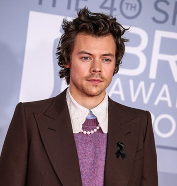 &#x39C;&#x3B9;&#x3B1; &#x3BC;&#x3B1;&#x3C4;&#x3B9;&#x3AC; &#x3C3;&#x3C4;&#x3BF; &#x3BD;&#x3AD;&#x3BF; beauty brand &#x3C4;&#x3BF;&#x3C5; Harry Styles