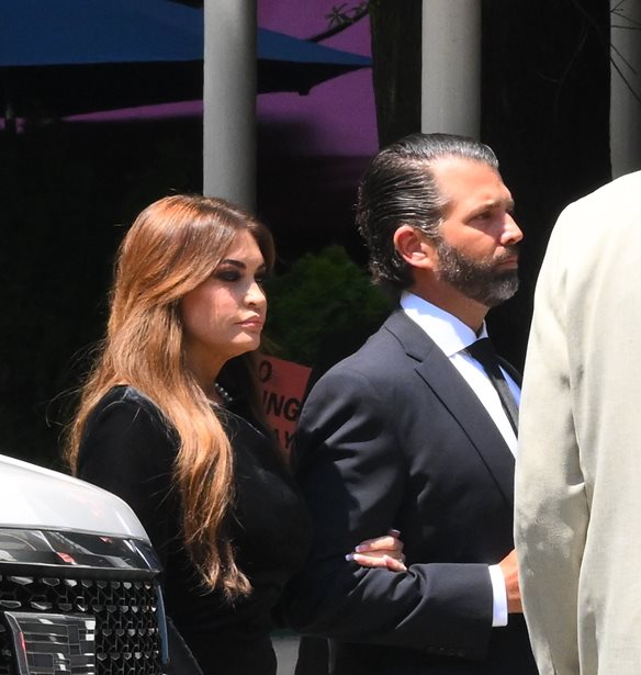 Donald Trump Jr. | &#x39F; &#x3C0;&#x3C1;&#x3CE;&#x3B7;&#x3BD; &#x3C3;&#x3CD;&#x3BD;&#x3C4;&#x3C1;&#x3BF;&#x3C6;&#x3BF;&#x3C2; &#x3C4;&#x3B7;&#x3C2; Kimberly Guilfoyle &#x3AD;&#x3C7;&#x3B5;&#x3B9; &#x3BA;&#x3AC;&#x3C4;&#x3B9; &#x3BD;&#x3B1; &#x3C0;&#x3B5;&#x3B9; &#x3B3;&#x3B9;&#x3B1; &#x3C4;&#x3BF;&#x3BD; &#x3BD;&#x3AD;&#x3BF; &#x3C4;&#x3B7;&#x3C2; &#x3C1;&#x3CC;&#x3BB;&#x3BF; &#x3C9;&#x3C2; &#x3C0;&#x3C1;&#x3AD;&#x3C3;&#x3B2;&#x3B5;&#x3B9;&#x3C1;&#x3B1; &#x3C4;&#x3C9;&#x3BD; &#x397;.&#x3A0;.&#x391;. &#x3C3;&#x3C4;&#x3B7;&#x3BD; &#x395;&#x3BB;&#x3BB;&#x3AC;&#x3B4;&#x3B1;