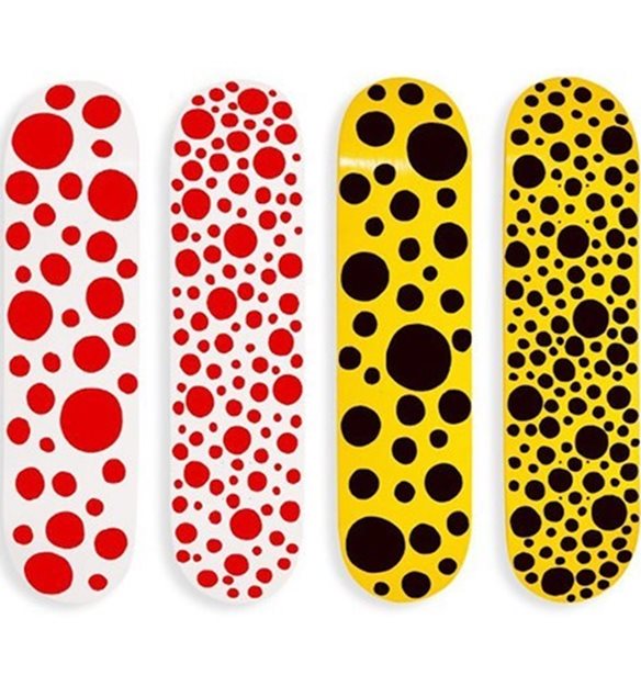 &#x397; Yayoi Kusama &#x3BB;&#x3B1;&#x3BD;&#x3C3;&#x3AC;&#x3C1;&#x3B5;&#x3B9; &#x3BC;&#x3AF;&#x3B1; &#x3C3;&#x3B5;&#x3B9;&#x3C1;&#x3AC; skateboards &#x3BC;&#x3B5; &#x3C4;&#x3BF; MoMA