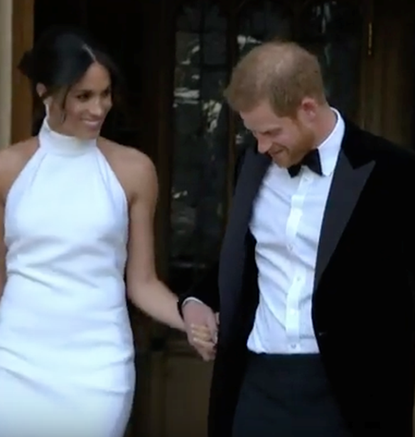 &#x397; Stella McCartney &#x3B5;&#x3C0;&#x3B1;&#x3BD;&#x3B1;&#x3C3;&#x3C7;&#x3B5;&#x3B4;&#x3B9;&#x3AC;&#x3B6;&#x3B5;&#x3B9; &#x3C4;&#x3BF; &#x3C6;&#x3CC;&#x3C1;&#x3B5;&#x3BC;&#x3B1; &#x3C4;&#x3B7;&#x3C2; Meghan Markle &#x3C3;&#x3C4;&#x3B7; &#x3B3;&#x3B1;&#x3BC;&#x3AE;&#x3BB;&#x3B9;&#x3B1; &#x3B4;&#x3B5;&#x3BE;&#x3AF;&#x3C9;&#x3C3;&#x3B7;